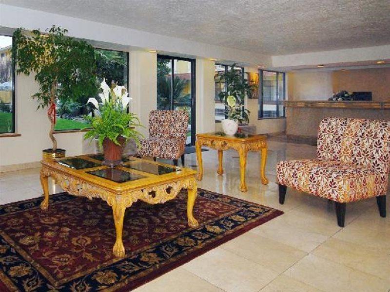 Quality Inn & Suites Bakersfield Exteriör bild