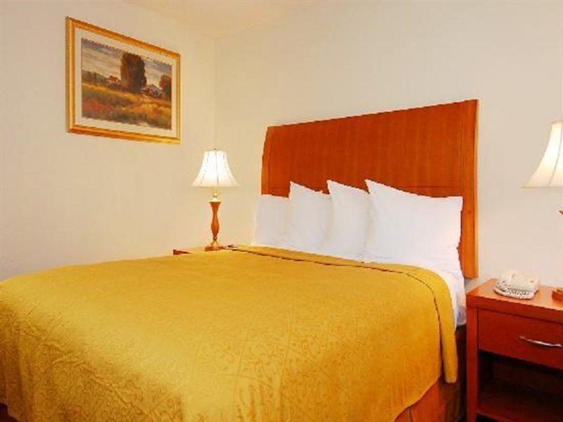Quality Inn & Suites Bakersfield Exteriör bild