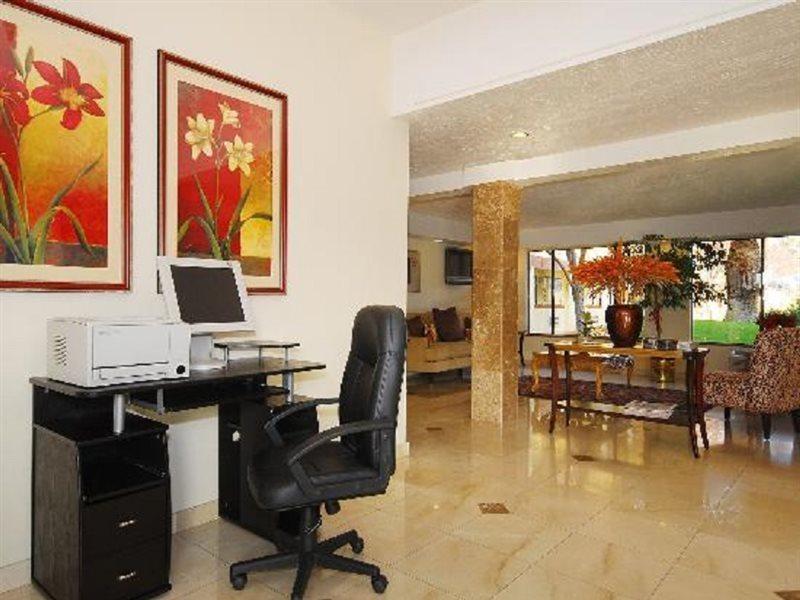 Quality Inn & Suites Bakersfield Exteriör bild