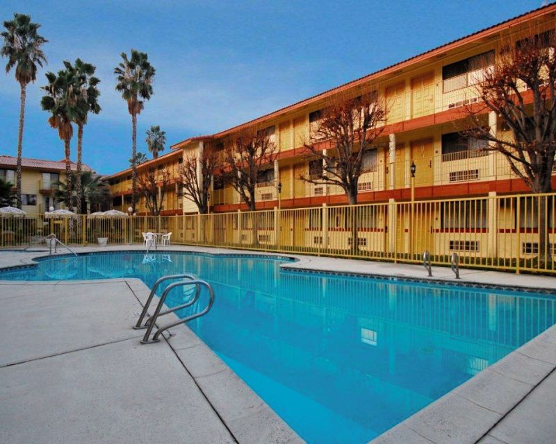 Quality Inn & Suites Bakersfield Exteriör bild