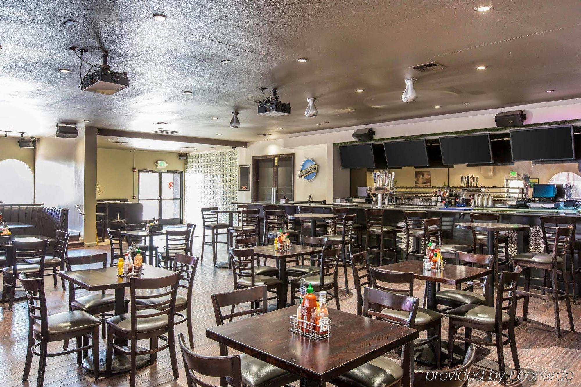 Quality Inn & Suites Bakersfield Exteriör bild