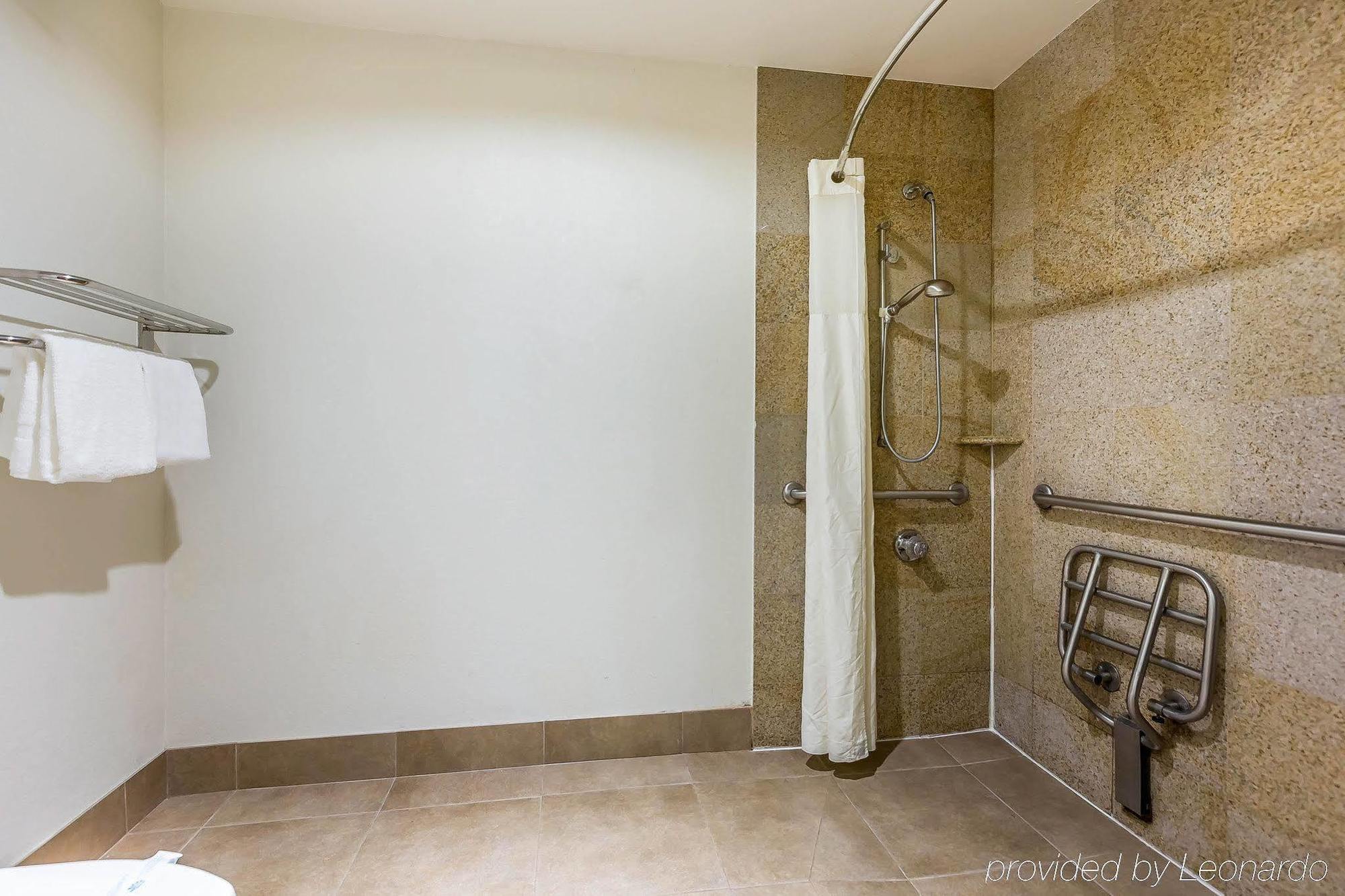 Quality Inn & Suites Bakersfield Exteriör bild