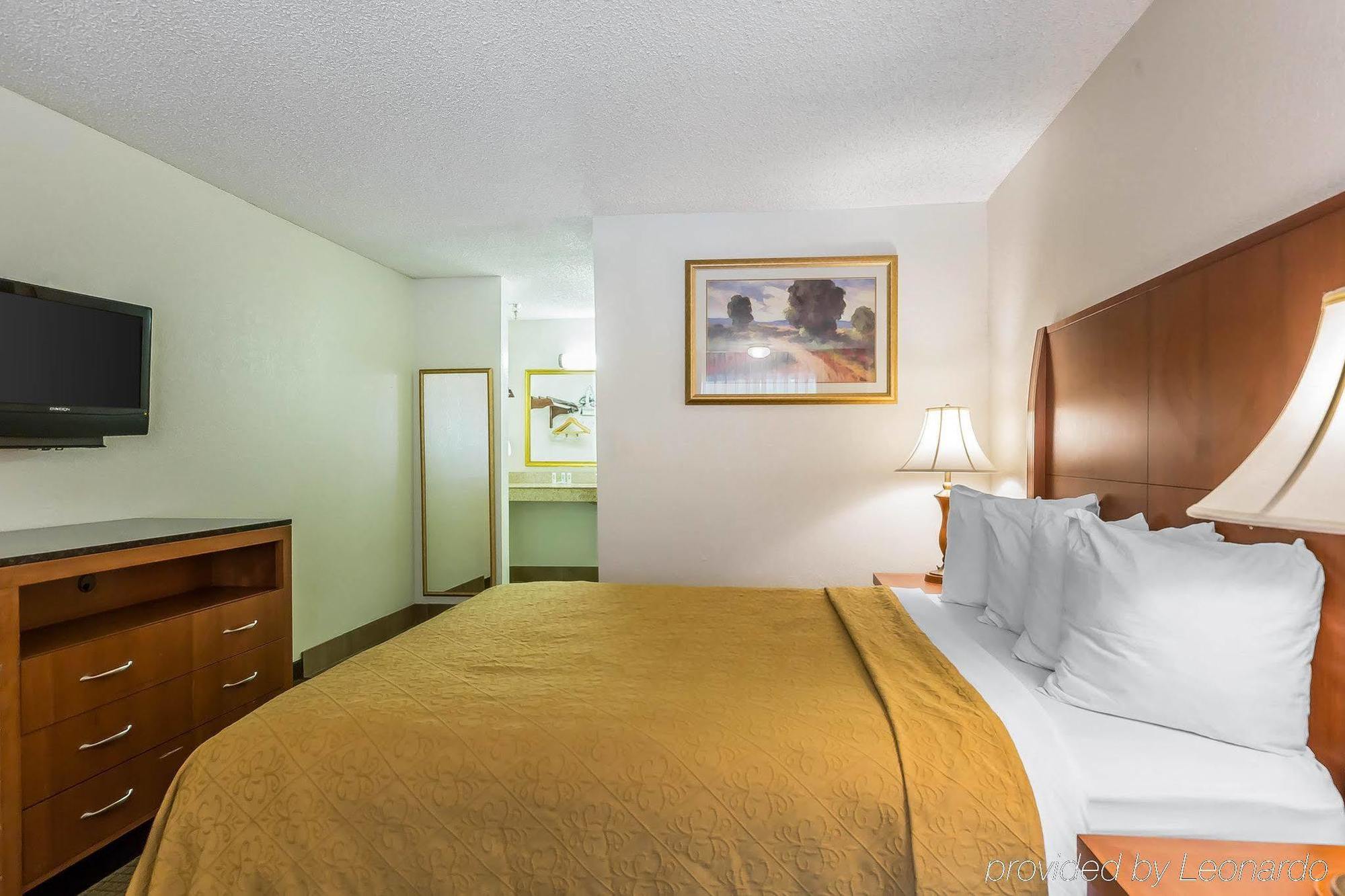 Quality Inn & Suites Bakersfield Exteriör bild