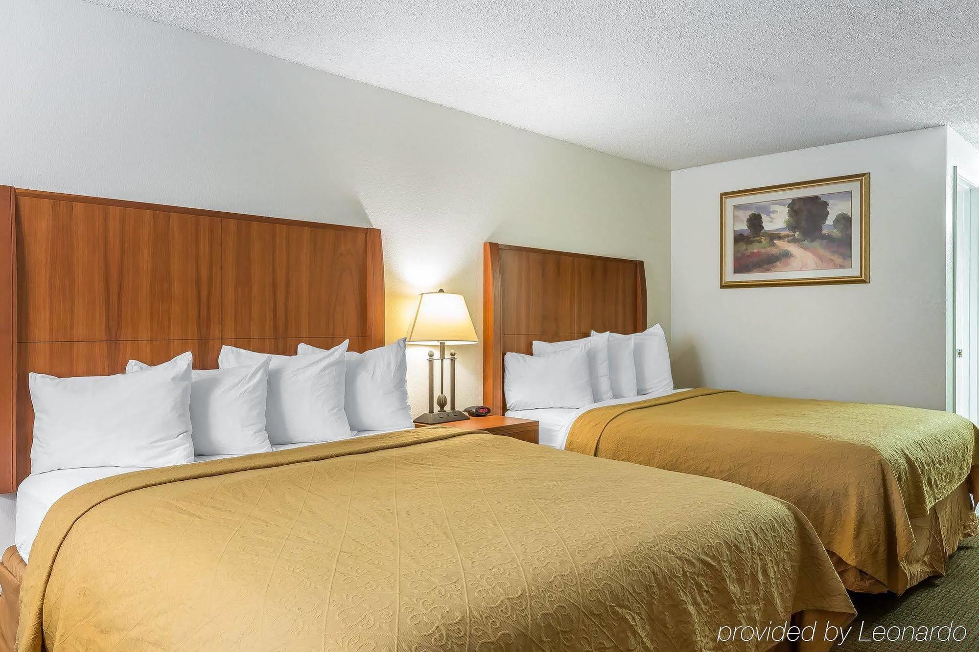 Quality Inn & Suites Bakersfield Exteriör bild