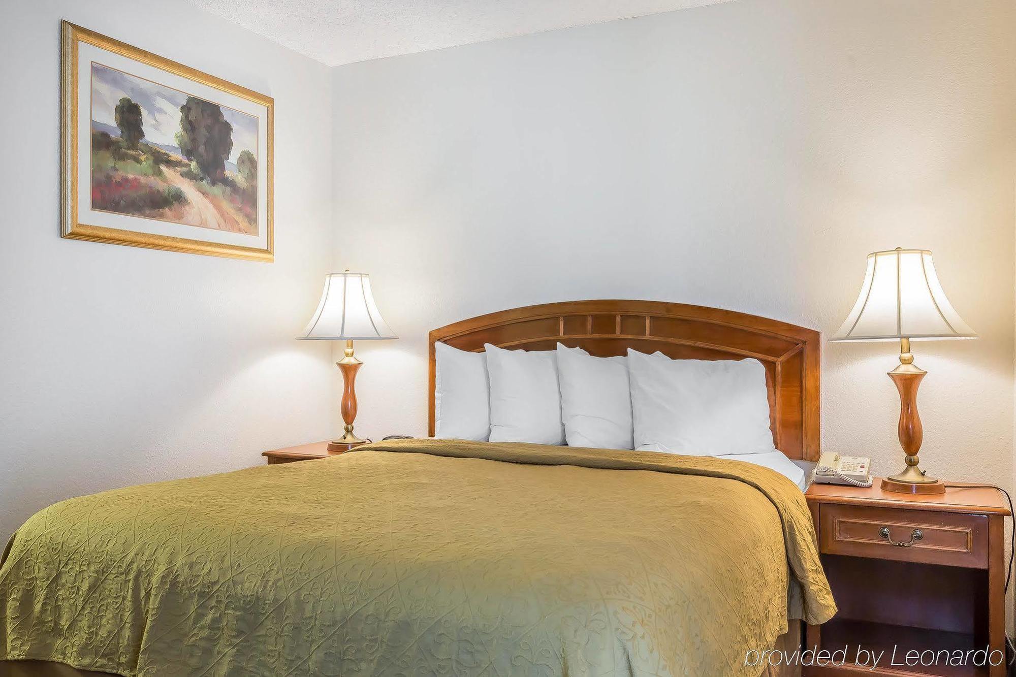 Quality Inn & Suites Bakersfield Exteriör bild