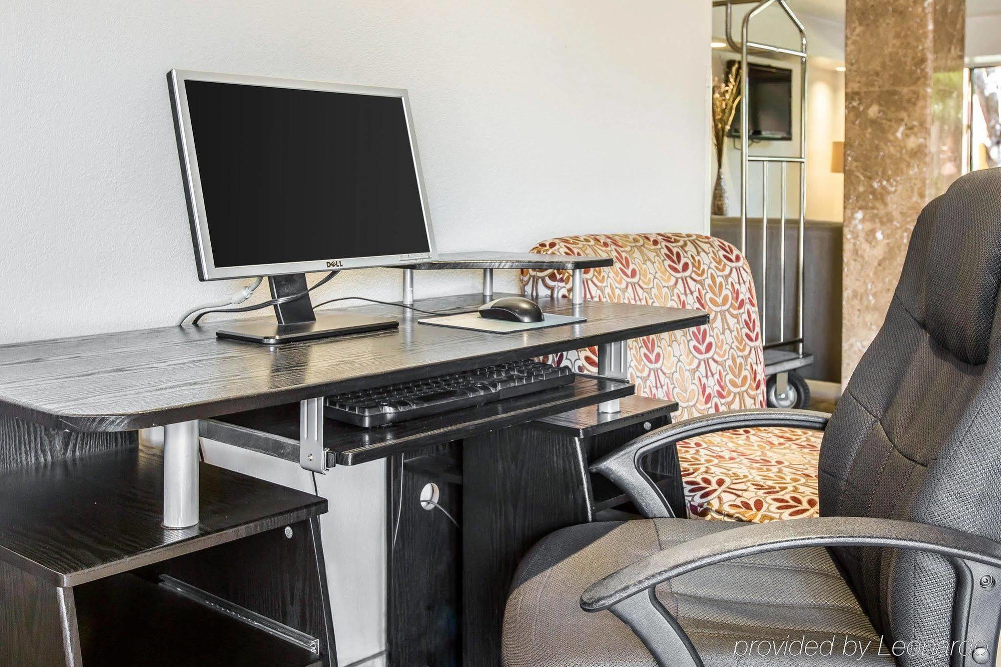Quality Inn & Suites Bakersfield Exteriör bild