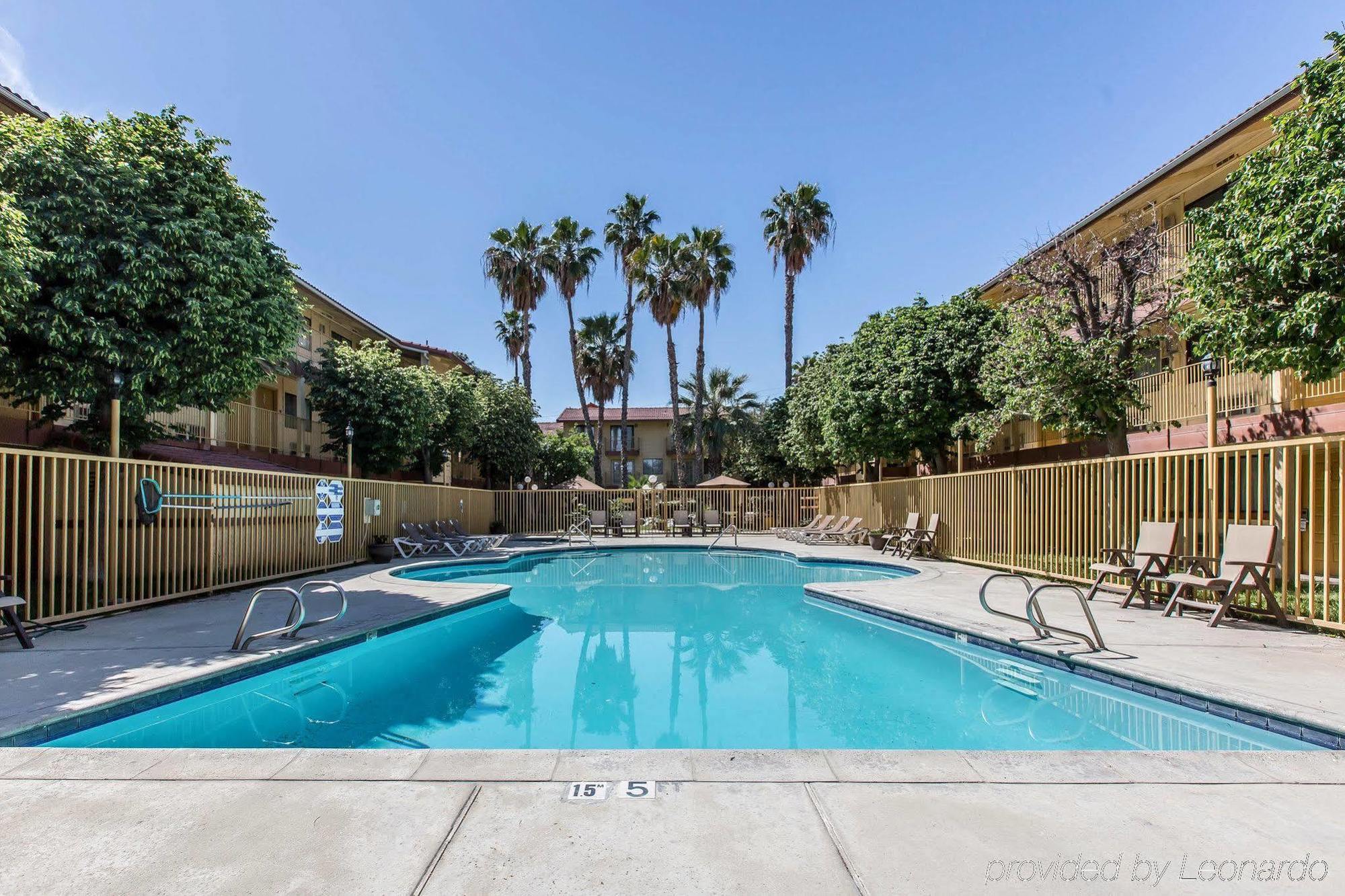 Quality Inn & Suites Bakersfield Exteriör bild
