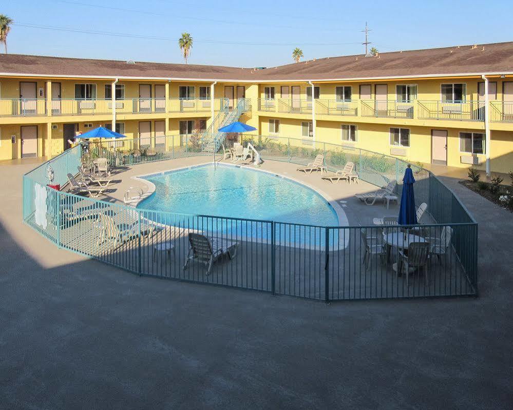 Quality Inn & Suites Bakersfield Exteriör bild