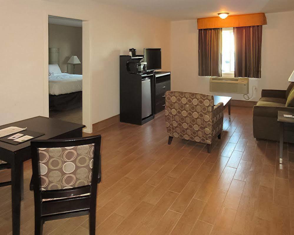 Quality Inn & Suites Bakersfield Exteriör bild