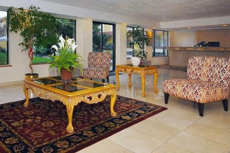 Quality Inn & Suites Bakersfield Exteriör bild
