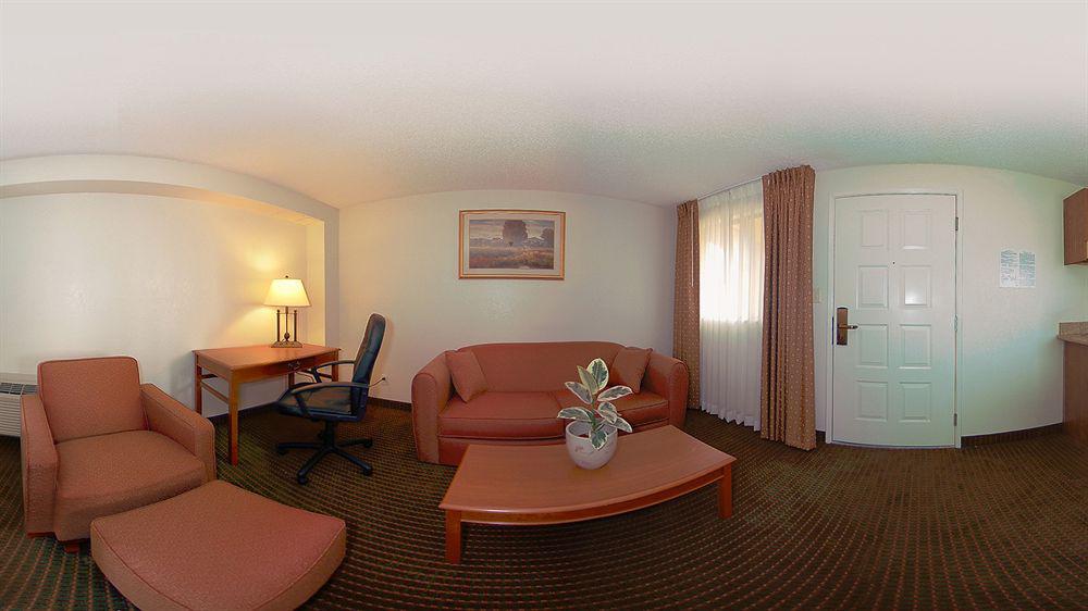 Quality Inn & Suites Bakersfield Exteriör bild