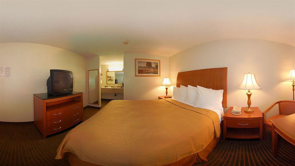 Quality Inn & Suites Bakersfield Exteriör bild